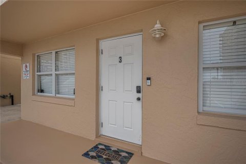 Condo in Daytona Beach, Florida, 2 bedrooms № 2202216 - photo 3