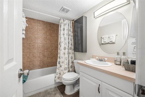 Condo in Daytona Beach, Florida, 2 bedrooms № 2202216 - photo 16