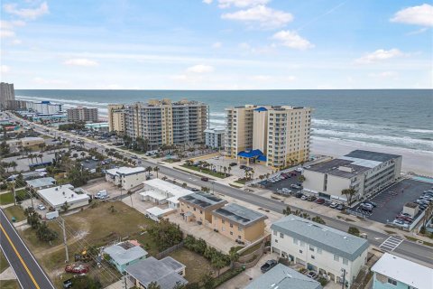 Condo in Daytona Beach, Florida, 2 bedrooms № 2202216 - photo 21