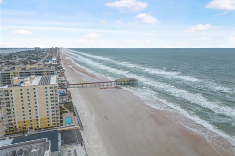 Condo in Daytona Beach, Florida, 2 bedrooms  № 2202216