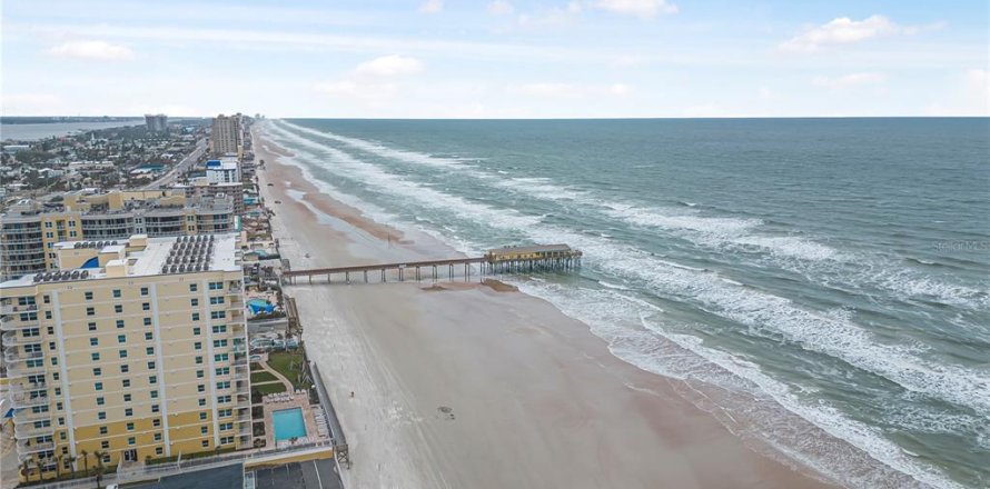 Condo in Daytona Beach, Florida, 2 bedrooms № 2202216