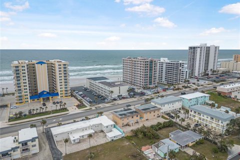 Condo in Daytona Beach, Florida, 2 bedrooms № 2202216 - photo 20