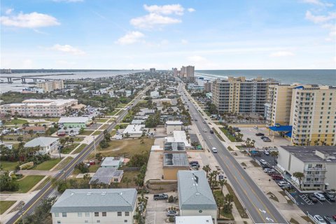 Condo in Daytona Beach, Florida, 2 bedrooms № 2202216 - photo 28