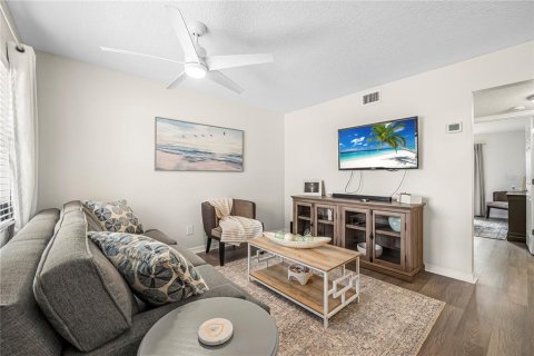 Condo in Daytona Beach, Florida, 2 bedrooms № 2202216 - photo 5