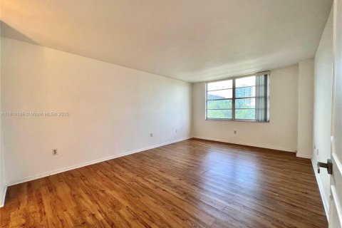 Купить кондоминиум в Авентура, Флорида 2 спальни, 113.34м2, № 1936453 - фото 9