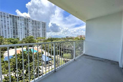 Купить кондоминиум в Авентура, Флорида 2 спальни, 113.34м2, № 1936453 - фото 25
