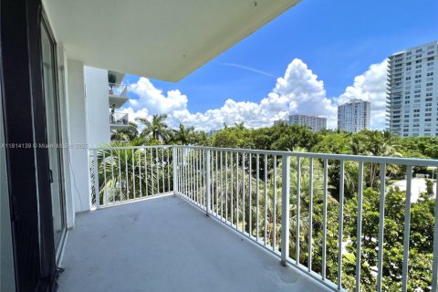 Купить кондоминиум в Авентура, Флорида 2 спальни, 113.34м2, № 1936453 - фото 26