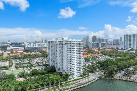 Купить кондоминиум в Авентура, Флорида 2 спальни, 113.34м2, № 1936453 - фото 21