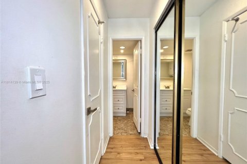 Купить кондоминиум в Авентура, Флорида 2 спальни, 113.34м2, № 1936453 - фото 10