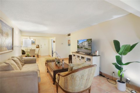 Condominio en venta en Plantation, Florida, 2 dormitorios, 97.92 m2 № 2017478 - foto 2