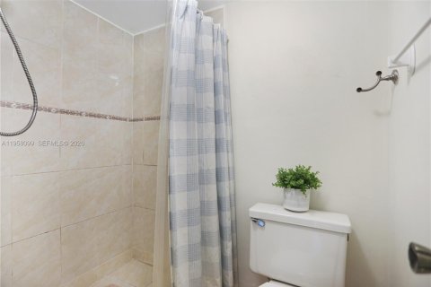 Condominio en venta en Plantation, Florida, 2 dormitorios, 97.92 m2 № 2017478 - foto 18