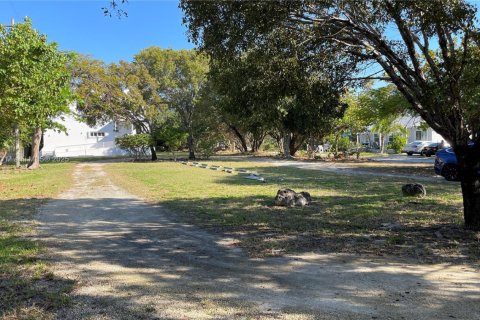 Commercial property in Marathon, Florida № 1701750 - photo 15