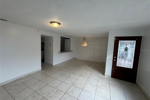 Casa en alquiler en Tampa, Florida, 3 dormitorios, 121.33 m2 № 1724009 - foto 2
