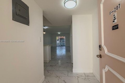 Copropriété à vendre à Davie, Floride: 2 chambres, 102.19 m2 № 1997983 - photo 2