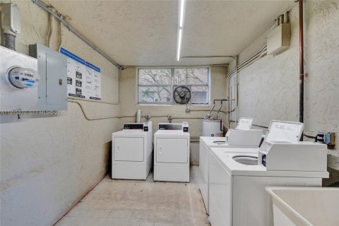 Condominio en venta en North Lauderdale, Florida, 2 dormitorios, 92.9 m2 № 1993612 - foto 28