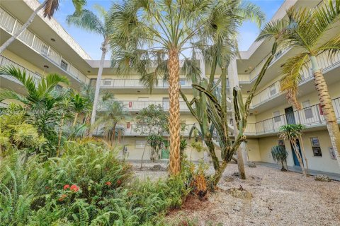 Condominio en venta en North Lauderdale, Florida, 2 dormitorios, 92.9 m2 № 1993612 - foto 5
