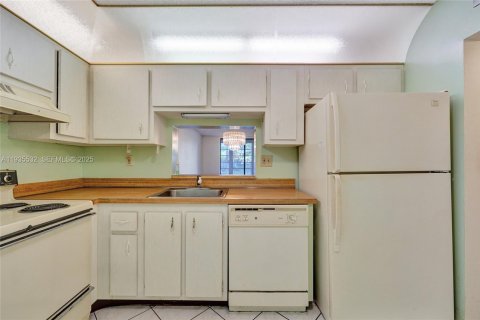Condominio en venta en North Lauderdale, Florida, 2 dormitorios, 92.9 m2 № 1993612 - foto 11