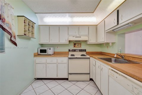 Condominio en venta en North Lauderdale, Florida, 2 dormitorios, 92.9 m2 № 1993612 - foto 10
