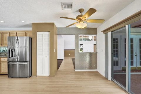 Villa ou maison à vendre à Davie, Floride: 4 chambres, 218.32 m2 № 2087358 - photo 8