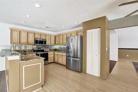 Villa ou maison à vendre à Davie, Floride: 4 chambres, 218.32 m2 № 2087358 - photo 9