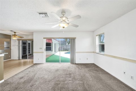 Villa ou maison à vendre à Davie, Floride: 4 chambres, 218.32 m2 № 2087358 - photo 12