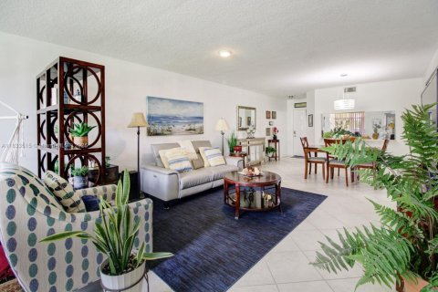 Copropriété à vendre à Sunrise, Floride: 2 chambres, 104.98 m2 № 1979721 - photo 3