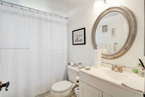 Copropriété à vendre à Sunrise, Floride: 2 chambres, 104.98 m2 № 1979721 - photo 13