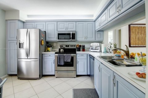 Copropriété à vendre à Sunrise, Floride: 2 chambres, 104.98 m2 № 1979721 - photo 5