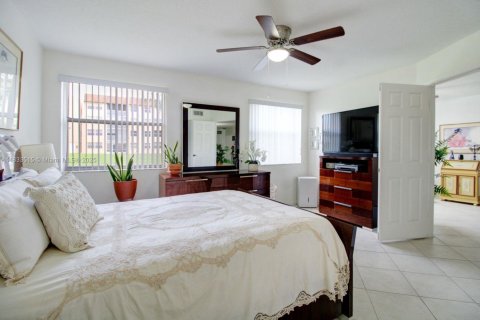 Copropriété à vendre à Sunrise, Floride: 2 chambres, 104.98 m2 № 1979721 - photo 9