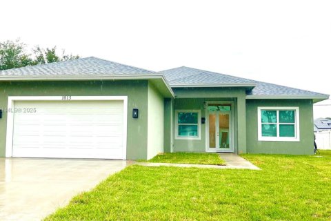 Casa en venta en Port St. Lucie, Florida, 4 dormitorios, 213.68 m2 № 1811803 - foto 1