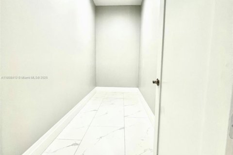 Casa en venta en Port St. Lucie, Florida, 4 dormitorios, 213.68 m2 № 1811803 - foto 17