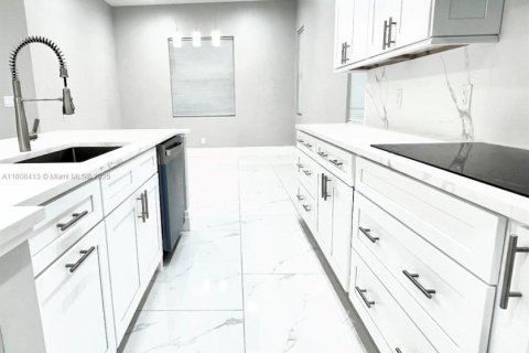 Casa en venta en Port St. Lucie, Florida, 4 dormitorios, 213.68 m2 № 1811803 - foto 3