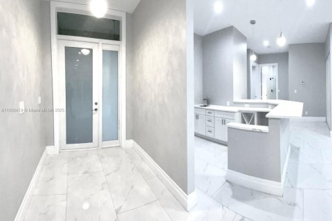 Casa en venta en Port St. Lucie, Florida, 4 dormitorios, 213.68 m2 № 1811803 - foto 2