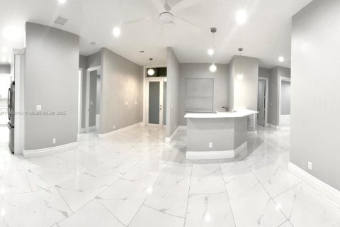 Casa en venta en Port St. Lucie, Florida, 4 dormitorios, 213.68 m2 № 1811803 - foto 18
