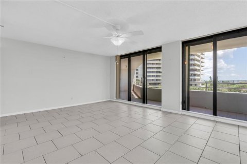 Condo in Gulfport, Florida, 3 bedrooms № 2316763 - photo 7