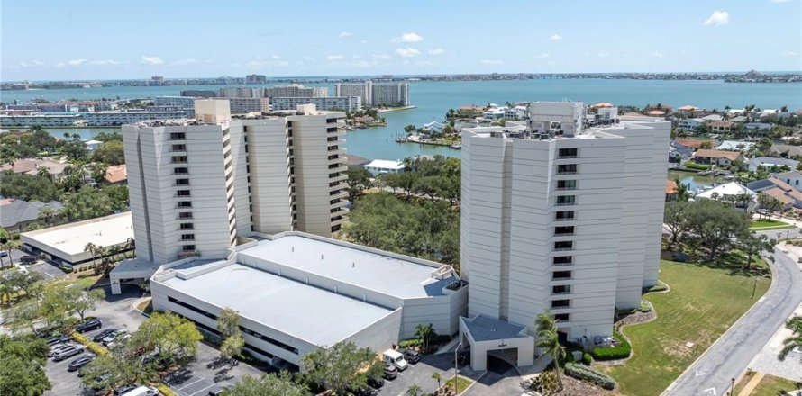 Condo in Gulfport, Florida, 3 bedrooms № 2316763