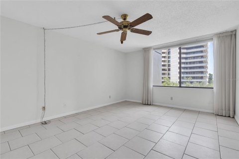 Condo in Gulfport, Florida, 3 bedrooms № 2316763 - photo 26