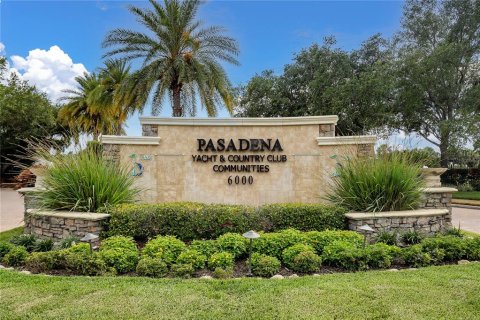 Condo in Gulfport, Florida, 3 bedrooms № 2316763 - photo 2