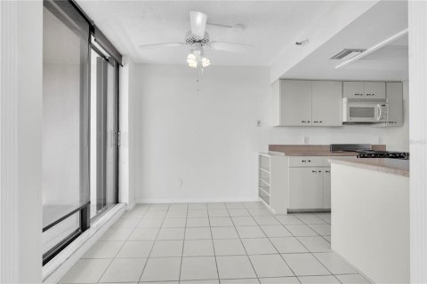 Condo in Gulfport, Florida, 3 bedrooms № 2316763 - photo 10