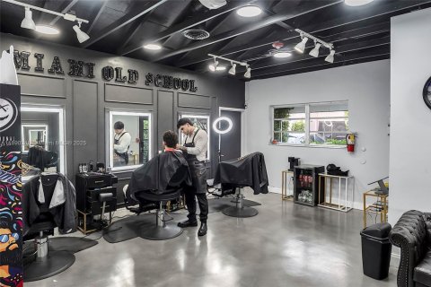 Купить коммерческую недвижимость в Майами, Флорида № 2020523 - фото 13