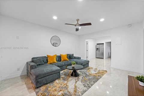 Villa ou maison à vendre à Hollywood, Floride: 4 chambres, 197.97 m2 № 1997499 - photo 3