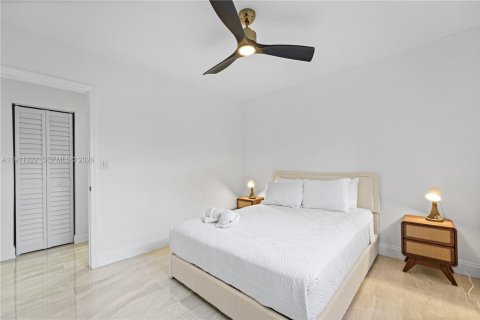 Villa ou maison à vendre à Hollywood, Floride: 4 chambres, 197.97 m2 № 1997499 - photo 22