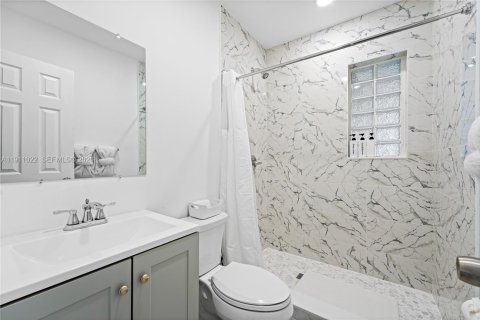 Villa ou maison à vendre à Hollywood, Floride: 4 chambres, 197.97 m2 № 1997499 - photo 16