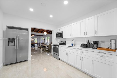 Villa ou maison à vendre à Hollywood, Floride: 4 chambres, 197.97 m2 № 1997499 - photo 7