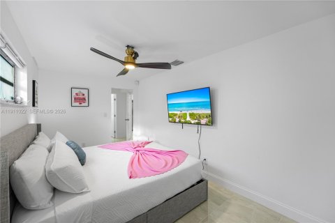 Villa ou maison à vendre à Hollywood, Floride: 4 chambres, 197.97 m2 № 1997499 - photo 14