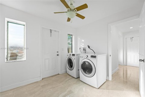 Villa ou maison à vendre à Hollywood, Floride: 4 chambres, 197.97 m2 № 1997499 - photo 25