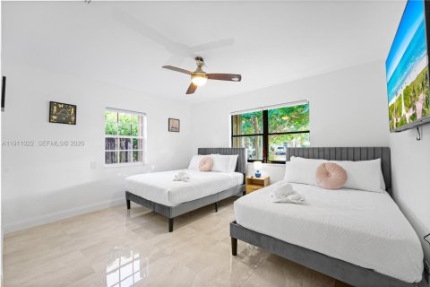 Villa ou maison à vendre à Hollywood, Floride: 4 chambres, 197.97 m2 № 1997499 - photo 19