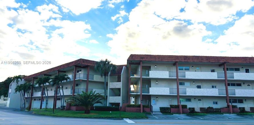 Кондоминиум с 2 спальнями в Пемброк-Пайнс, Флорида № 2010802