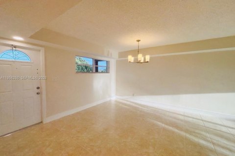 Купить кондоминиум в Пемброк-Пайнс, Флорида 2 спальни, 97.55м2, № 2010802 - фото 8