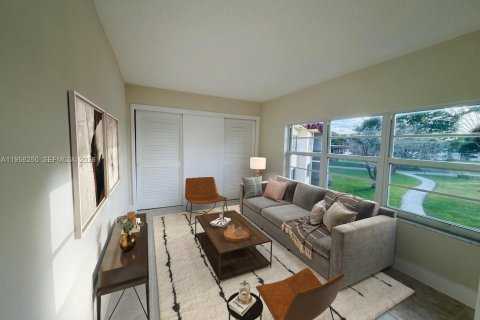 Купить кондоминиум в Пемброк-Пайнс, Флорида 2 спальни, 97.55м2, № 2010802 - фото 9